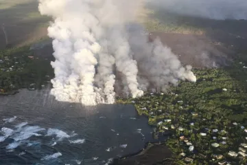 ​  			Вулкан Килауэа осыпал гавайцев драгоценными камнями		