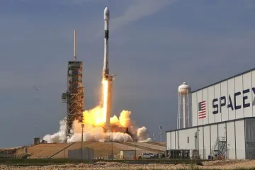 ​  			Space X запустила Falcon Heavy		