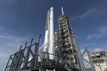 ​  			SpaceX запустила ракету з супутниками для глобального інтернету		
