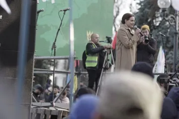 ​  			Ірина Паламар закликала відстояти землю на акції протесту під ВР		
