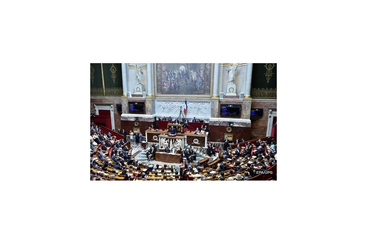   			Во Франции депутатам парламента запретили брать на работу родственников		