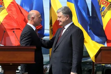 ​  			Молдавские депутаты требуют от премьера отчета о снятии Украиной санкций с завода в «ПМР»		