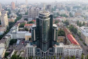 ​  			Суд закрив частину готелю Hilton у Києві		