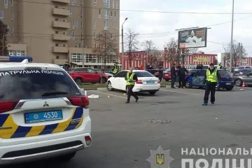 ​  			В Харькове произошла перестрелка, убит мужчина. Подозреваемый в нападении подорвал себя на вокзале		