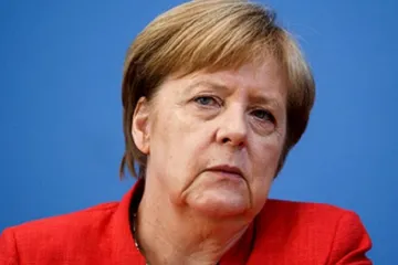 ​  			«Вы как дети». Меркель отчитала министра обороны за стремление послать корабли в Чёрное море через Керченский пролив		