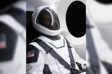 ​  			Илон Маск показал, как выглядит первый скафандр для полетов в космос от SpaceX		