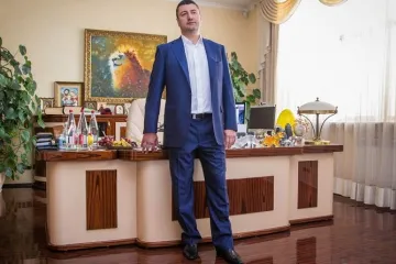 ​  			Дело VAB Банка. После начала задержаний Олег Бахматюк заявил о желании вернуться в Украину и погашать казне по миллиарду в год		
