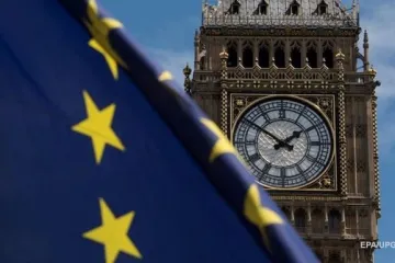 ​  			Париж требует от Лондона 100 млрд евро за Brexit		