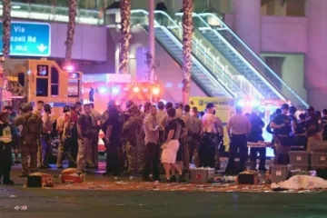 ​  			Появились фото гостиничного номера стрелка из Лас-Вегаса, после того как туда ворвался спецназ		