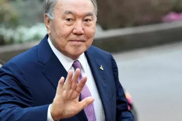​  			«Казахстан просто розірвуть»: політолог пояснює, чому Назарбаєв пішов у відставку зараз		