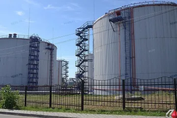 ​  			В Николаеве сотрудники ГФС из Днепра со спецназом провели обыск и изъяли пробы на нефтебазе – работники фирмы считают это незаконным		