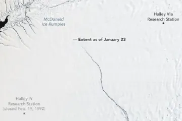 ​  			В Антарктиде откалывается айсберг размером с два Нью-Йорка 1700 квадратных километров		