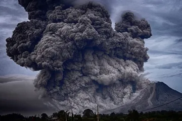 ​  			Вчені: Земля вибухає зсередини		