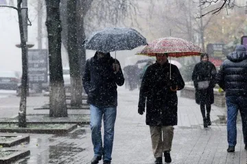 ​  			Дожди, мокрый снег и температура до -5°: в Украину идет похолодание		