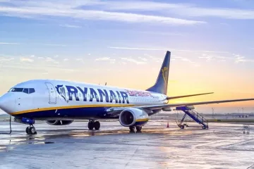 ​  			Лоукостер Ryanair остановил все свои полеты как минимум до лета		