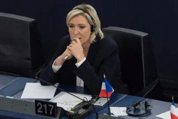 ​  			Выборы во Франции. Почему у Ле Пен скучное лицо		