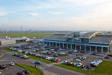 ​  			В Киеве «заминировали» аэропорт «Жуляны» и отель		