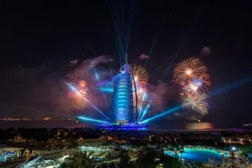 ​  			На Новый год в Дубае показали рекордное лазерное шоу		