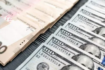 ​  			Курс доллара развернулся: сколько стоит валюта в Украине		