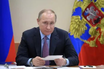 ​  			Путин поручил Лаврову внести в Совбез ООН резолюцию о миротворцах на Донбассе		