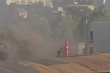 ​  			Во всей округе густой дым: в Одессе горит завод		