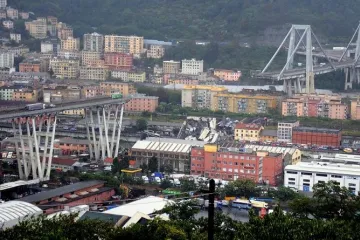 ​  			Масштабное обрушение моста в Италии: появились новые фото и данные о большом числе погибших		