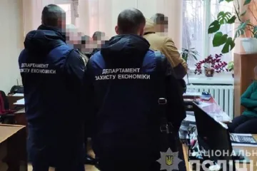 ​  			На Сумщині директора держпідприємства НААН України викрили на хабарі у ₴160 тисяч		