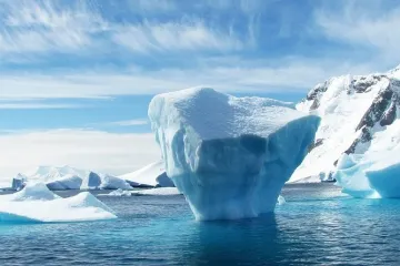 ​  			В NASA объяснили аномальное таяние арктических льдов		