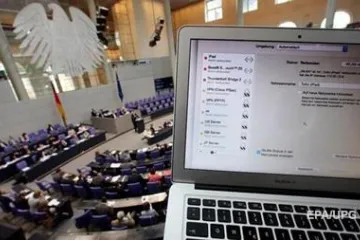 ​  			В Берлине назвали варианты вмешательства хакеров РФ в выборы		
