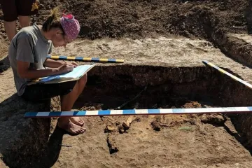 ​  			Три тысячи лет под землей: археологи обнаружили старинный город в Греции		
