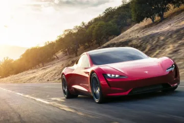 ​  			Tesla презентувала найшвидший серійний електромобіль		