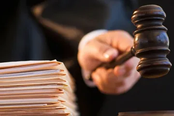 ​  			Суд арештував ексчиновницю НБУ у справі про кредит VAB		