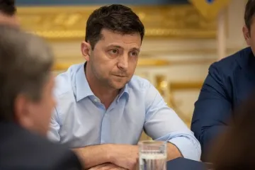 ​  			Зеленский потребовал увольнения руководителей четырех региональных таможен		