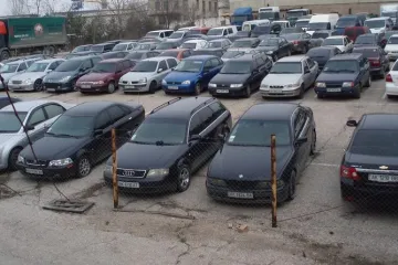 ​  			В Киеве госисполнители вместе с работниками МВД воровали машины со штрафплощадок		