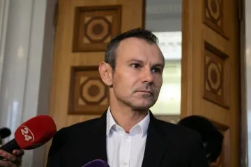 ​  			ГФС открыла дело против Вакарчука за уклонение от уплаты налогов		