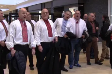 ​  			В торговом центре в Канаде прошел флешмоб-коляда, (очень крутое видео)		