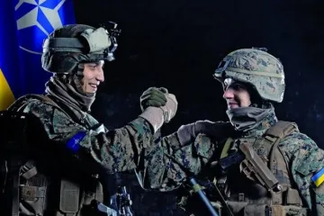 ​  			Зеленский ветировал закон, который должен ввести в армии стандарты НАТО		