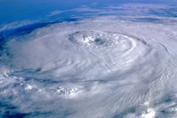 ​  			Синоптик показала, как выглядят из космоса бесконечные циклоны, которые зависли над Украиной (фото)		