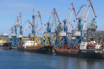 ​  			Руководство порта «Ольвия» массово увольняет работников, шантажируя оставшихся лишением премий		