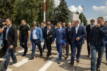 ​  			Зеленский предложил мэру Днепра пари: не откроете мост – уйдете в отставку		