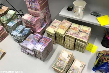 ​  			Львовских налоговиков уличили в организации конвертцентра с оборотом в 500 млн гривен		