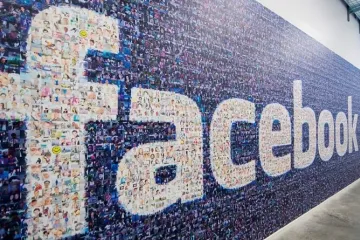 ​  			Facebook приостановил работу около 200 приложений в результате скандала с Cambridge Analytica		