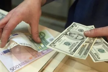 ​  			Нацбанк блокирует приток валюты из России		