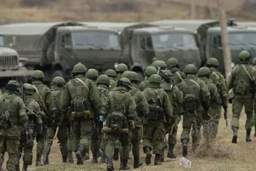 ​  			Россия стянула войска к украинской границе		