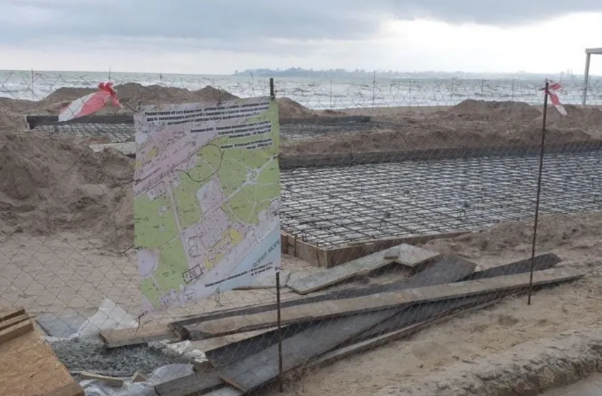 В Одесі підрядника з реконструкції пляжу для інвалідів підозрюють у привласненні коштів