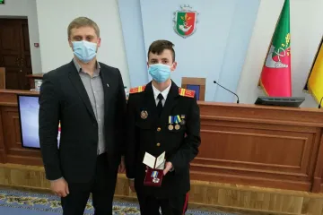 ​17-річний ліцеїст Саша Гаркуша, який врятував життя п’ятьох дітей, отримав орден «За мужність»