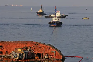 ​Когда эвакуируют Delfi? Подъем танкера оброс коррупционными схемами, засветилась компания из России 