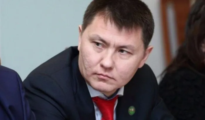 Уголовники продолжают лезть в депутаты или рейдер Миниханов, скрывшийся от правосудия Казахстана – идет в депутаты Омска