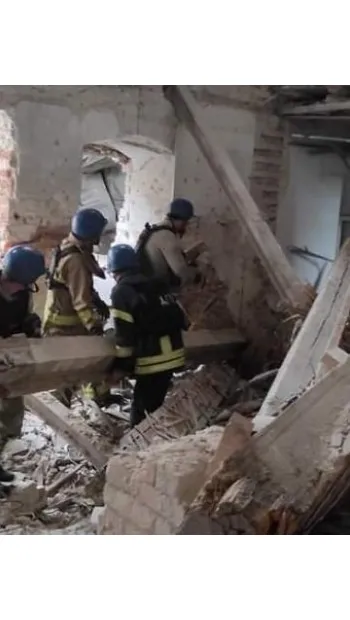 ​Під завалами на території Святогірської лаври рятувальники знайшли тіла 3 цивільних