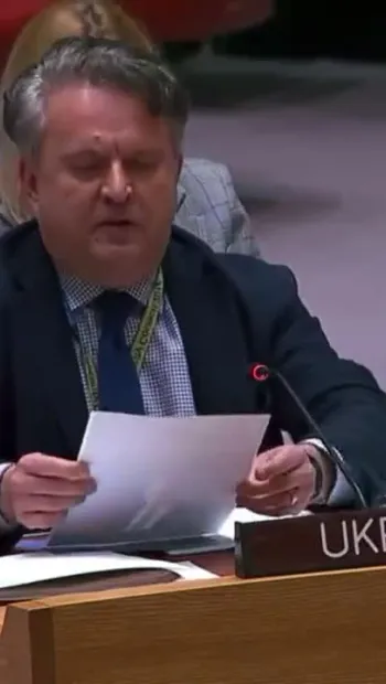 ​⚡️ Представник України в ООН показує твіт глави МЗС Лаврова про те, що "метою війни в Україні є запобігання війні в Україні" і радить йогу звернутись до психіатра